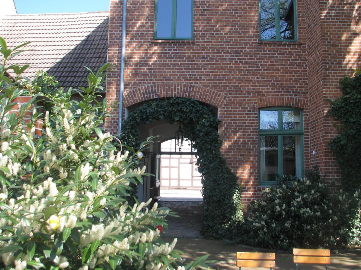 Wörlitz Gasthaus Und Pension "Zum Hauenden Schwein" מראה חיצוני תמונה