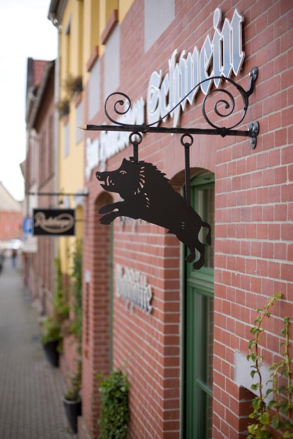 Wörlitz Gasthaus Und Pension "Zum Hauenden Schwein" מראה חיצוני תמונה